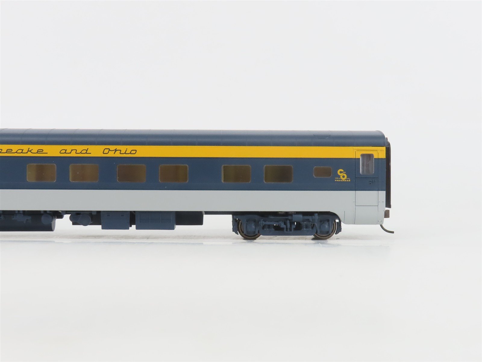 HO Scale Walthers RTR 932-6849 C&O Chesapeake & Ohio 10-6 Sleeper Passenger Car