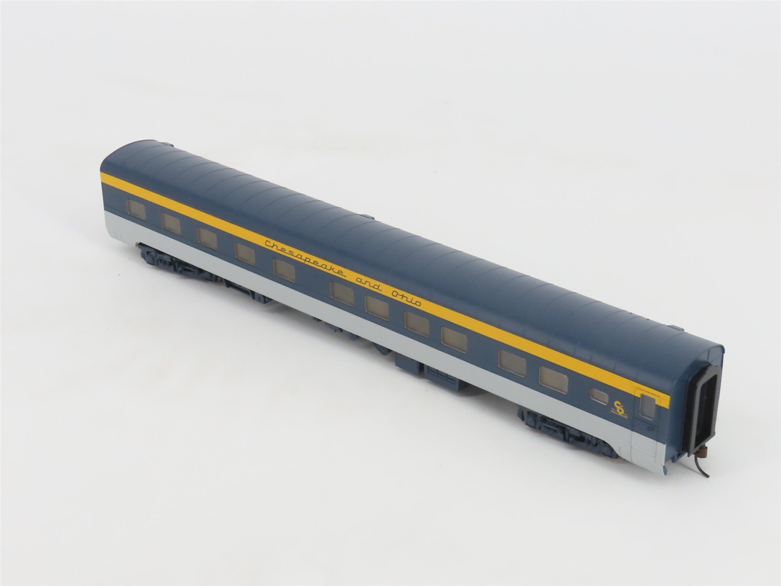 HO Scale Walthers RTR 932-6849 C&O Chesapeake & Ohio 10-6 Sleeper Passenger Car