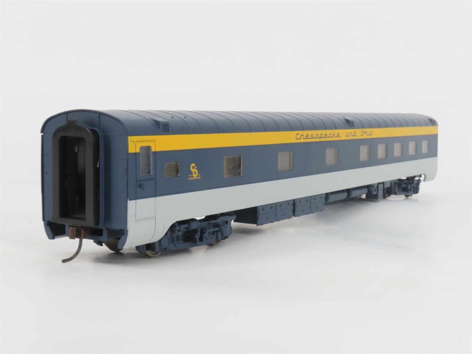HO Scale Walthers RTR 932-6849 C&O Chesapeake & Ohio 10-6 Sleeper Passenger Car
