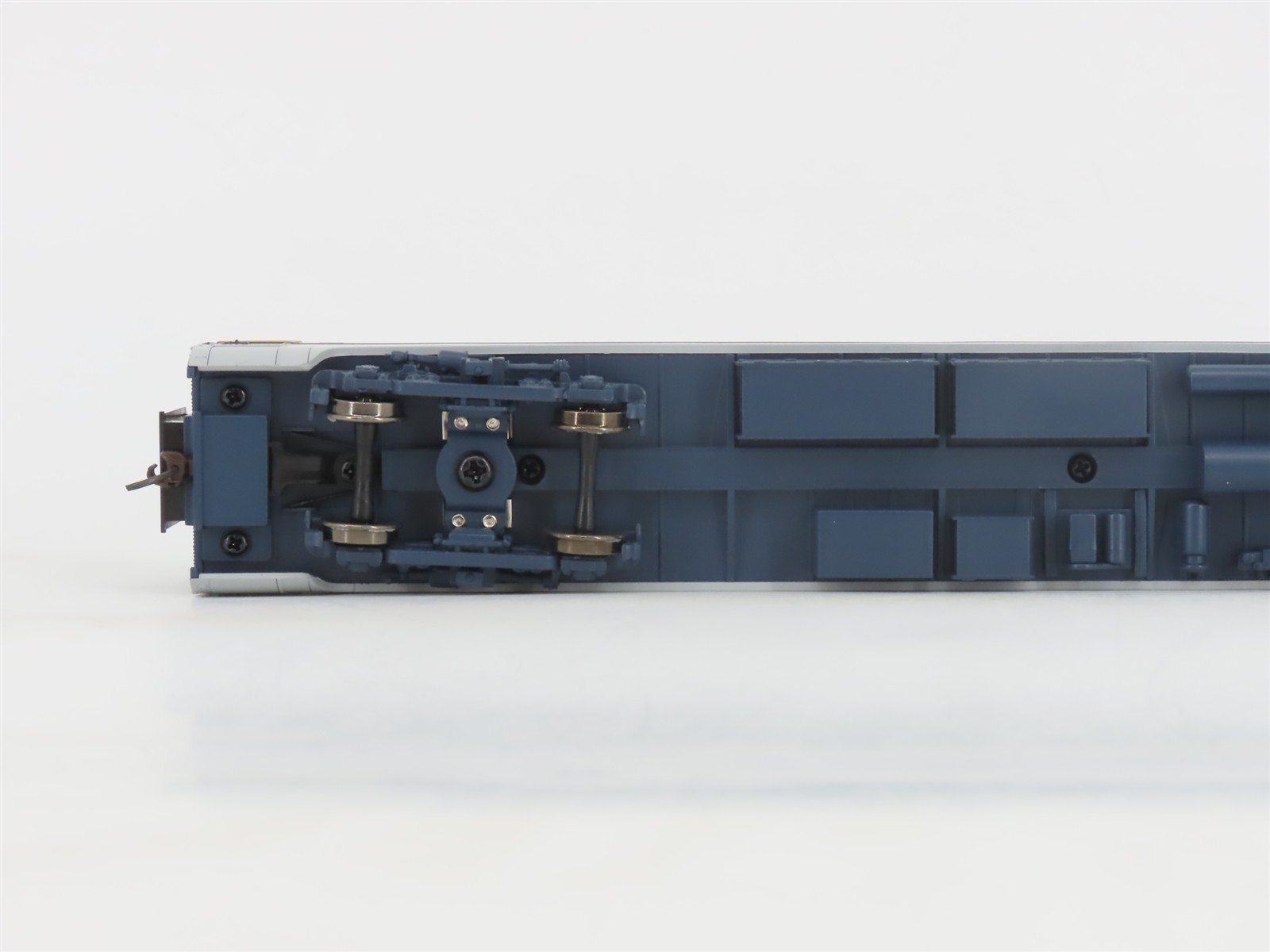 HO Scale Walthers RTR 932-6849 C&O Chesapeake & Ohio 10-6 Sleeper Passenger Car