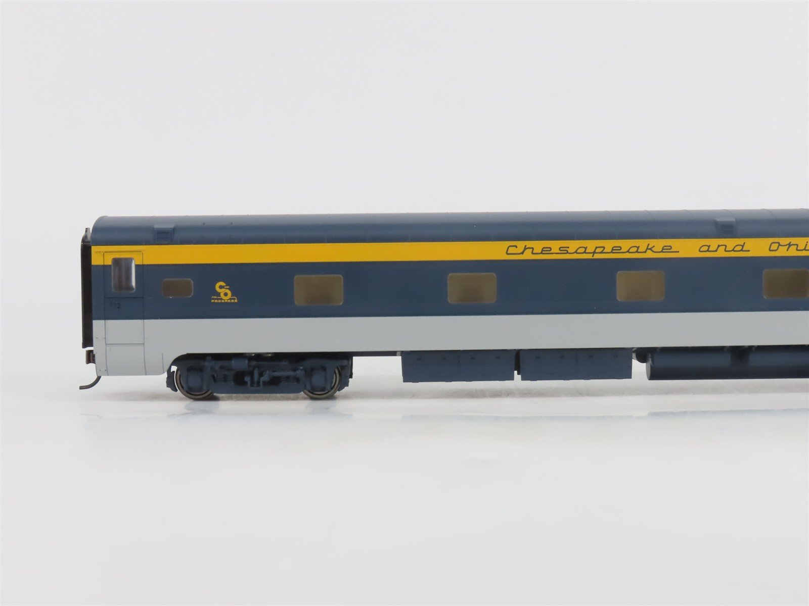 HO Scale Walthers RTR 932-6849 C&O Chesapeake & Ohio 10-6 Sleeper Passenger Car