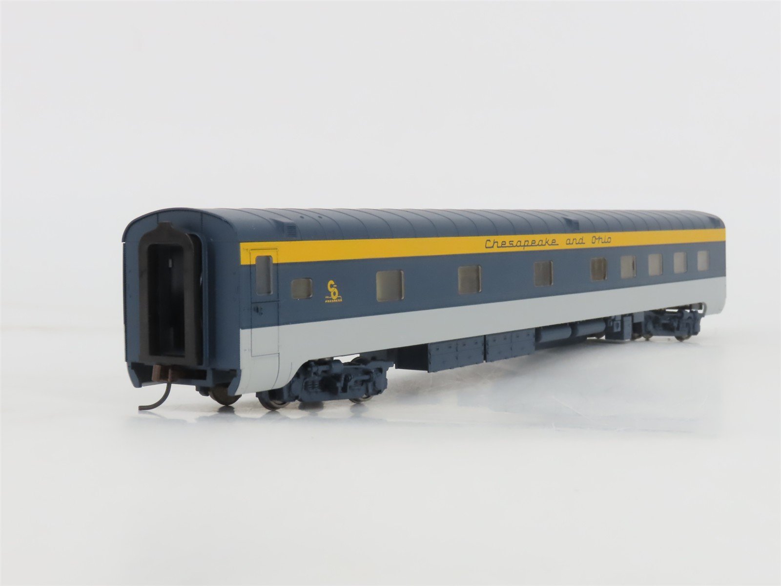HO Scale Walthers RTR 932-6849 C&O Chesapeake & Ohio 10-6 Sleeper Passenger Car