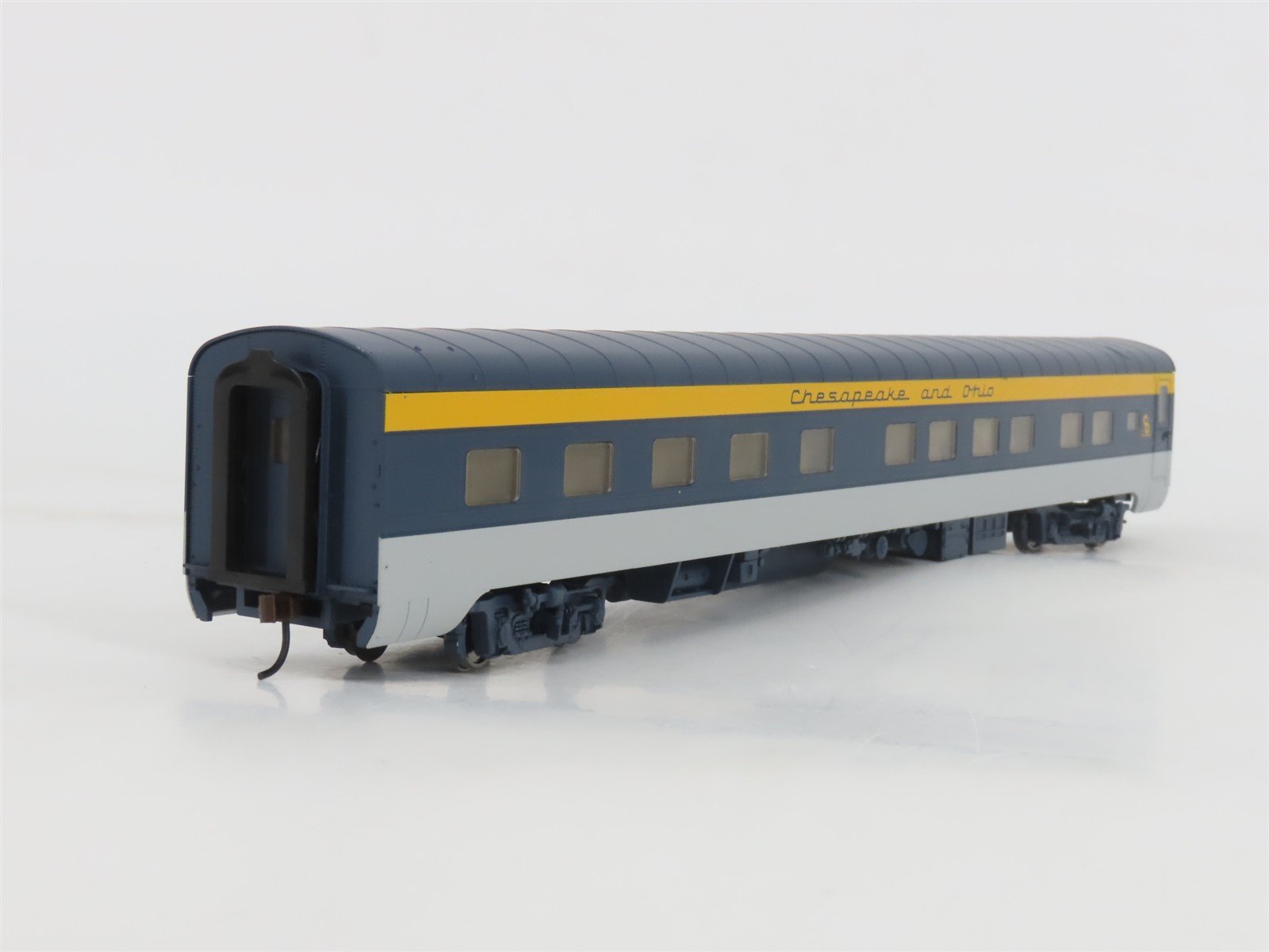 HO Scale Walthers RTR 932-6849 C&O Chesapeake & Ohio 10-6 Sleeper Passenger Car
