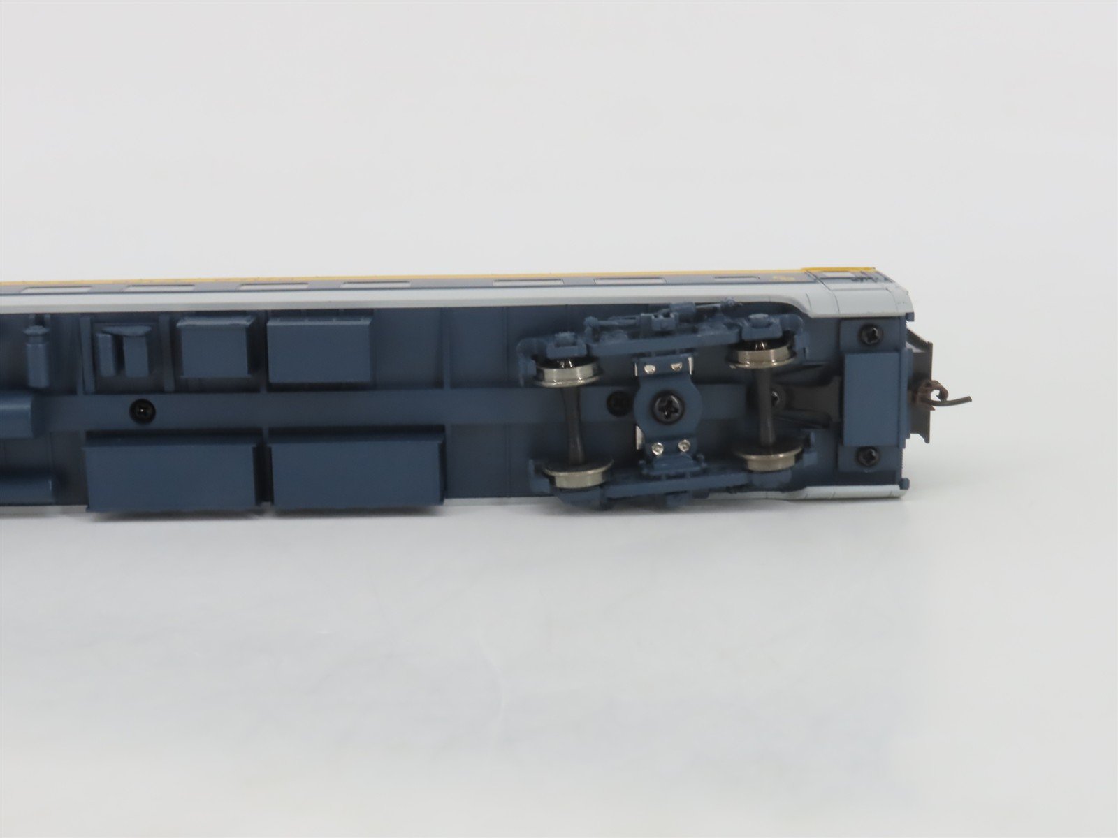 HO Scale Walthers RTR 932-6849 C&O Chesapeake & Ohio 10-6 Sleeper Passenger Car