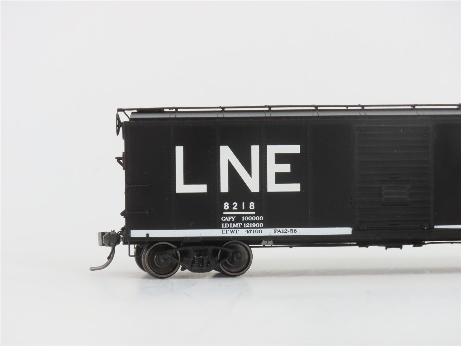HO Scale Red Caboose RR-37217-25 LNE Lehigh & New England 40' X-29 Box Car #8218