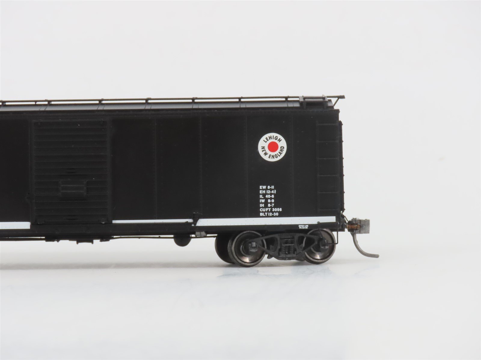 HO Scale Red Caboose RR-37217-25 LNE Lehigh & New England 40' X-29 Box Car #8218
