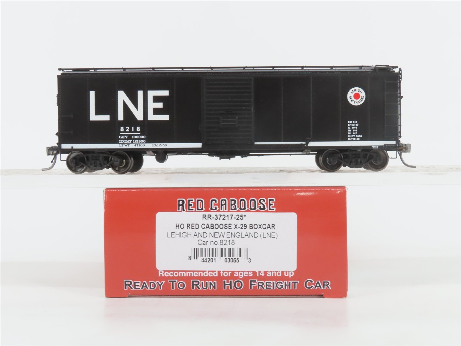 HO Scale Red Caboose RR-37217-25 LNE Lehigh & New England 40' X-29 Box Car #8218