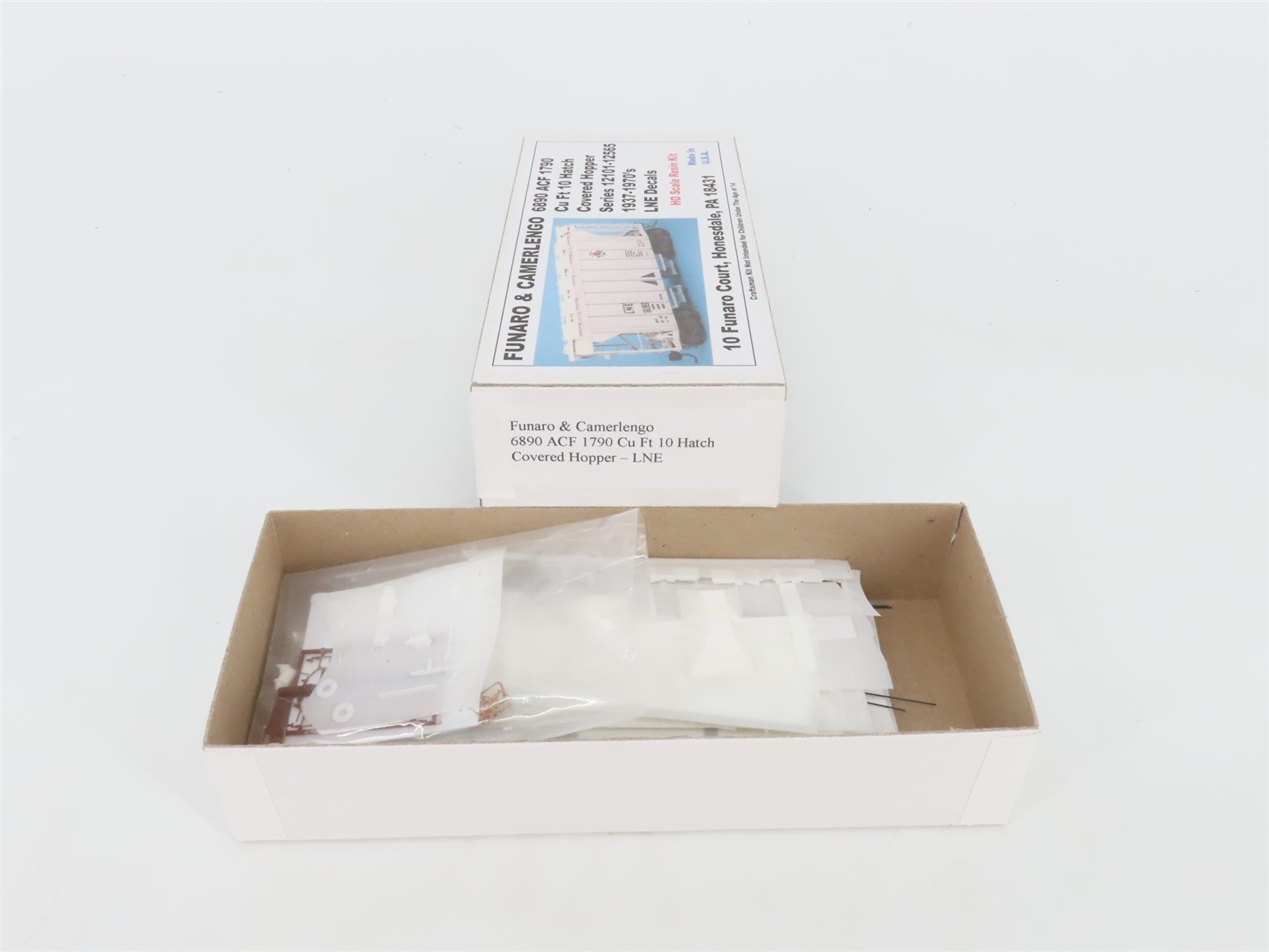 HO Scale Funaro & Camerlengo Resin Kit 6890 Undecorated LNE 2-Bay Covered Hopper