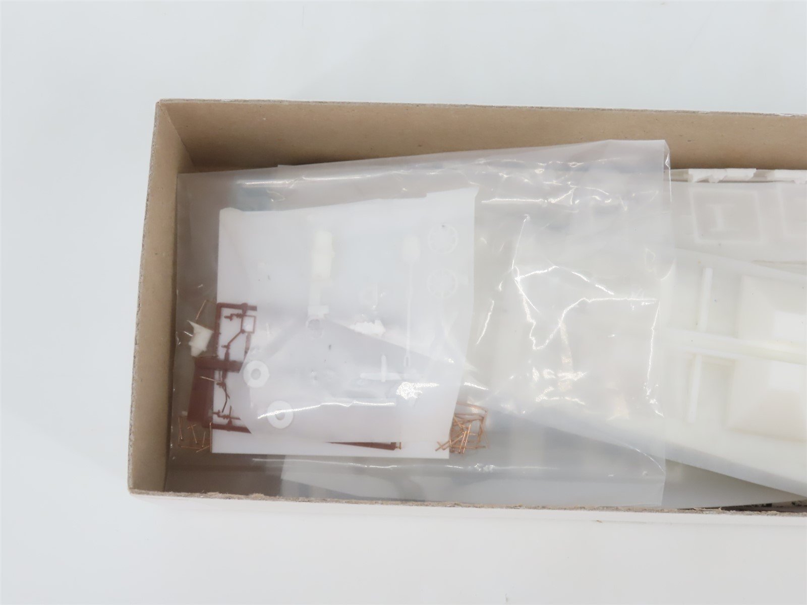 HO Scale Funaro & Camerlengo Resin Kit 6890 Undecorated LNE 2-Bay Covered Hopper