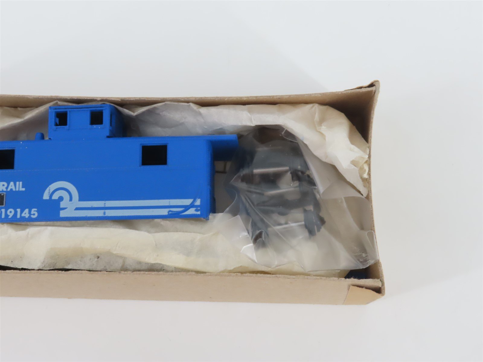 HO Scale Roundhouse Kit CR Conrail Center Cupola Steel Caboose #19145