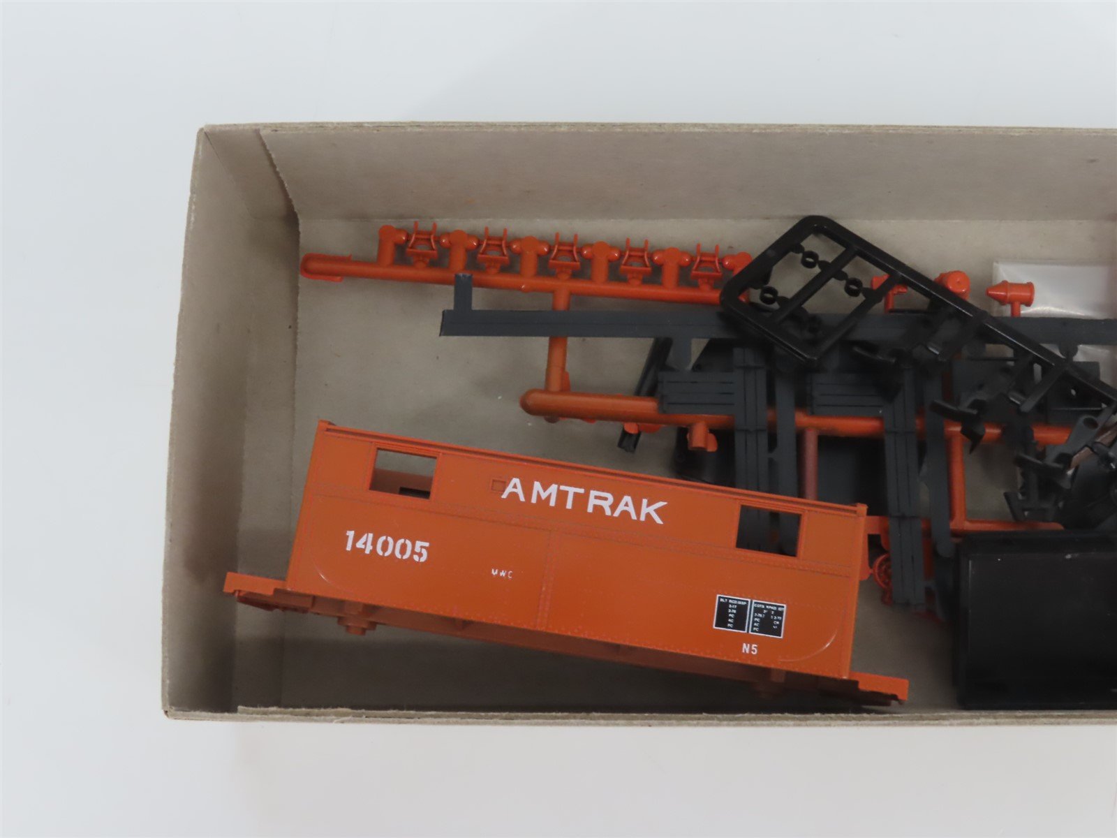 HO Scale Bowser Kit 55013 AMTK Amtrak MofW Orange N-5 Caboose #14005