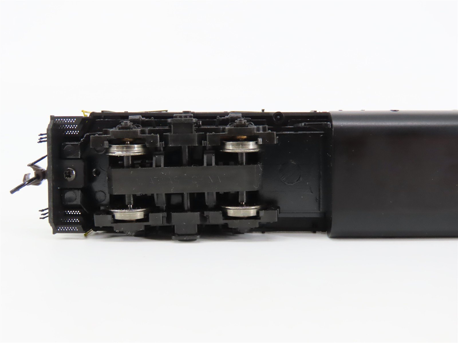 HO Scale Atlas Master 8977 PC Penn Central EMD GP38 Diesel #7786 w/ DCC