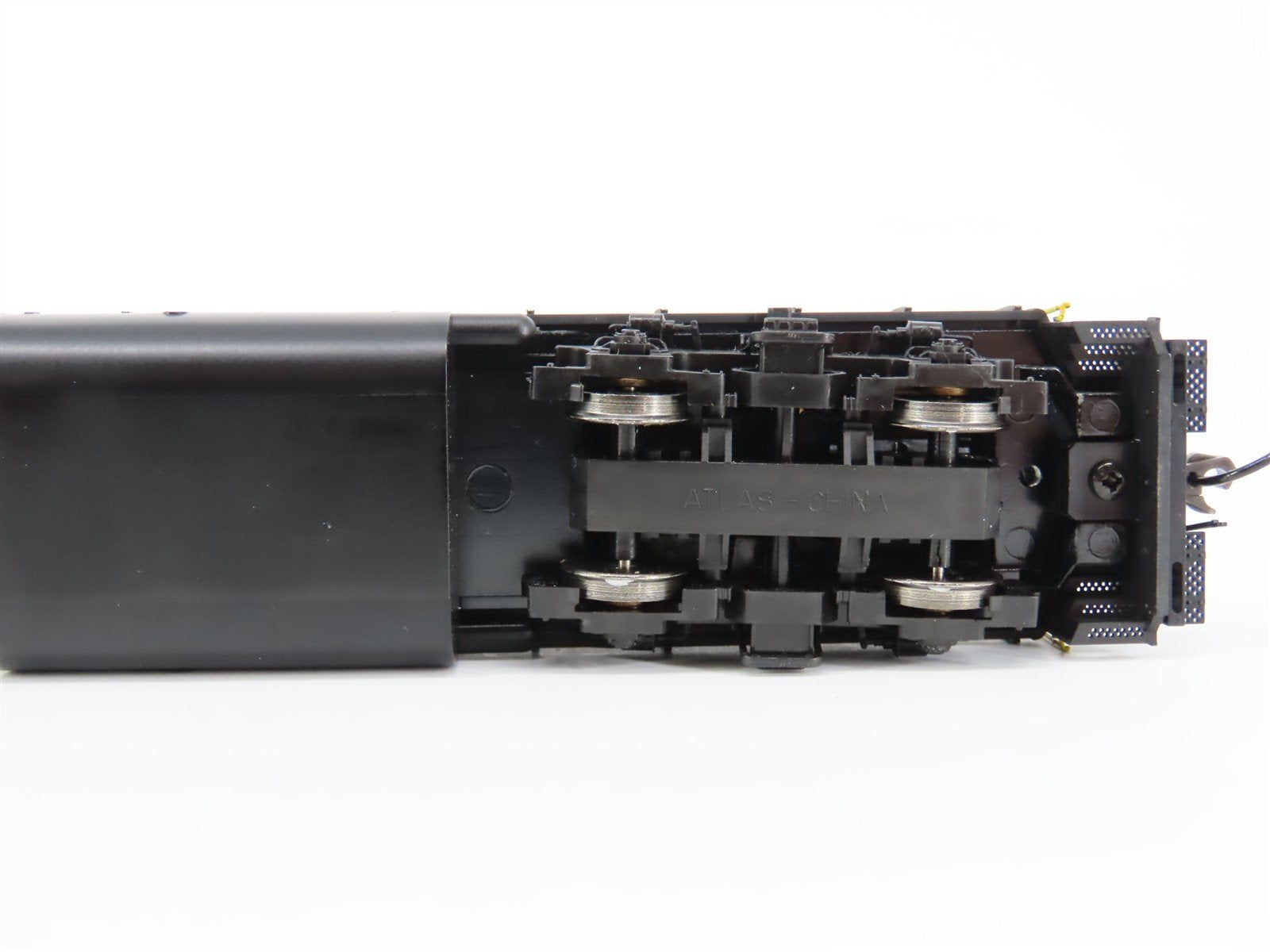 HO Scale Atlas Master 8977 PC Penn Central EMD GP38 Diesel #7786 w/ DCC