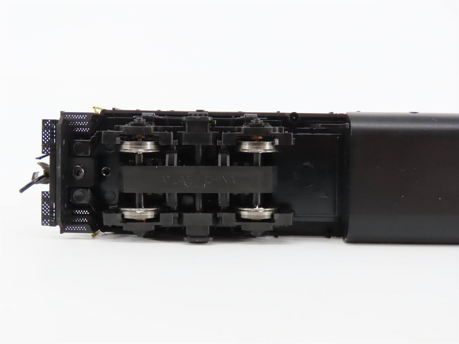 HO Scale Atlas Master 8976 PC Penn Central EMD GP38 Diesel #7754 w/ DCC