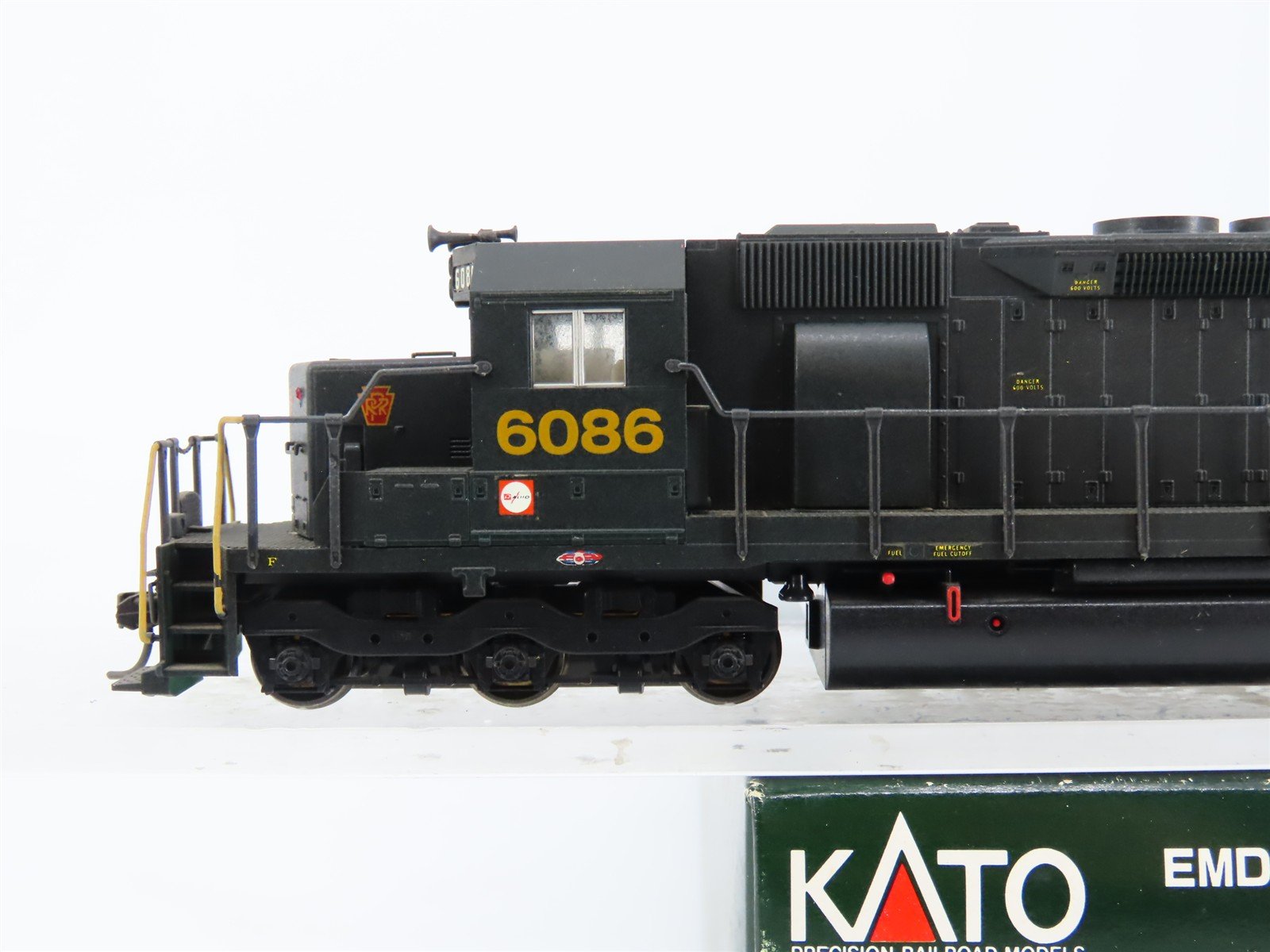 HO Scale KATO 37-01B PRR Pennsylvania EMD SD40 Diesel Locomotive #6086