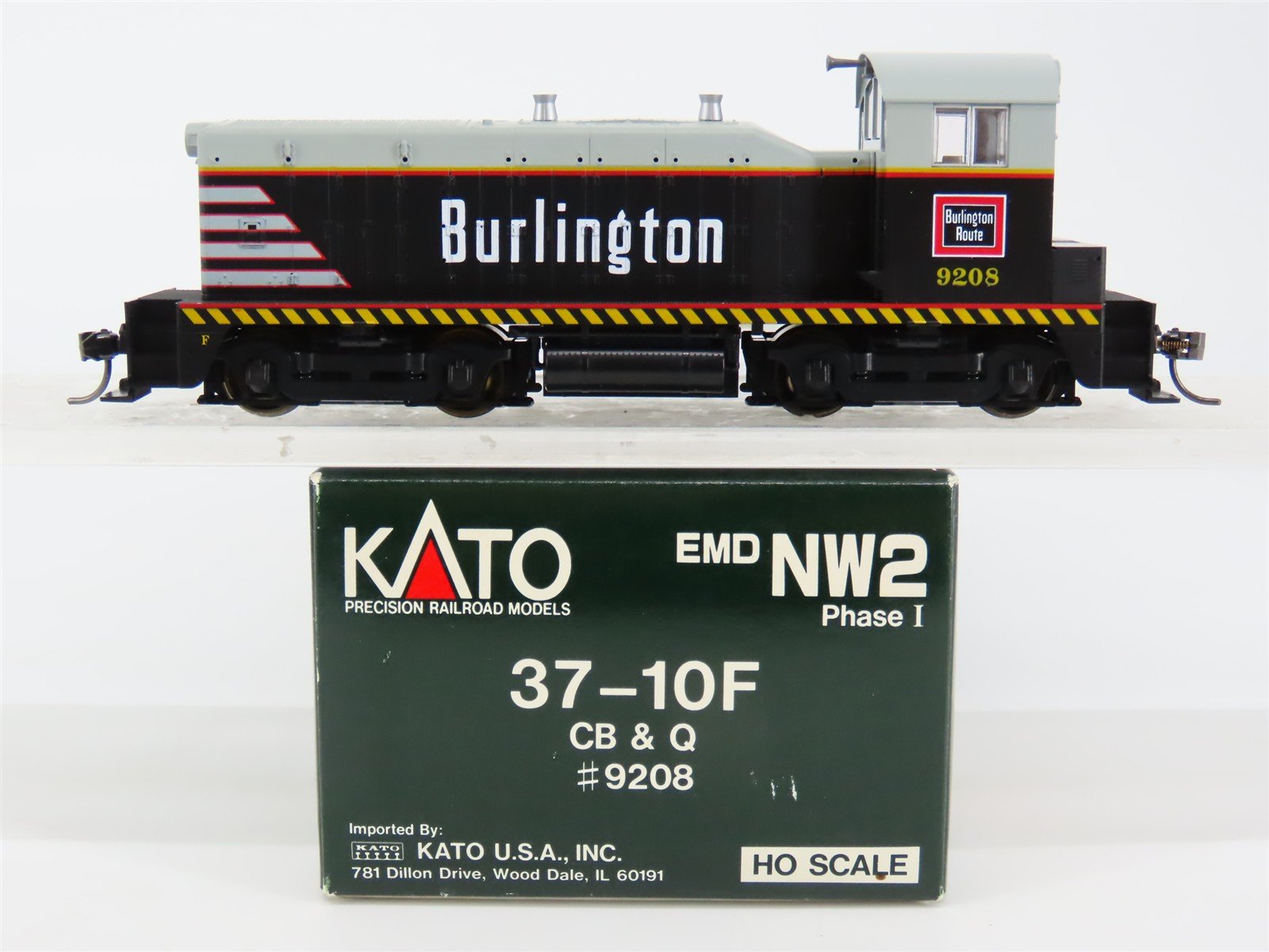 HO Scale KATO 37-10F CB&Q Burlington EMD NW2 Ph. I Diesel Switcher #9208