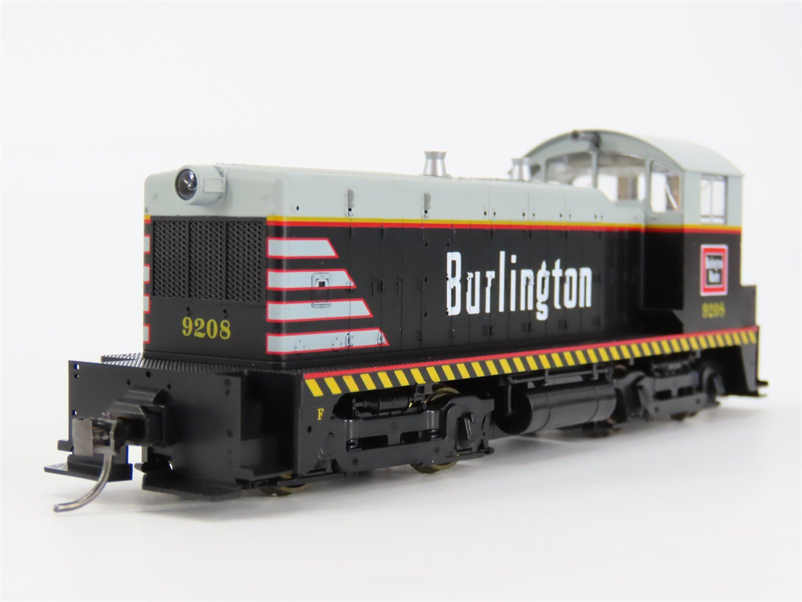 HO Scale KATO 37-10F CB&Q Burlington EMD NW2 Ph. I Diesel Switcher #9208