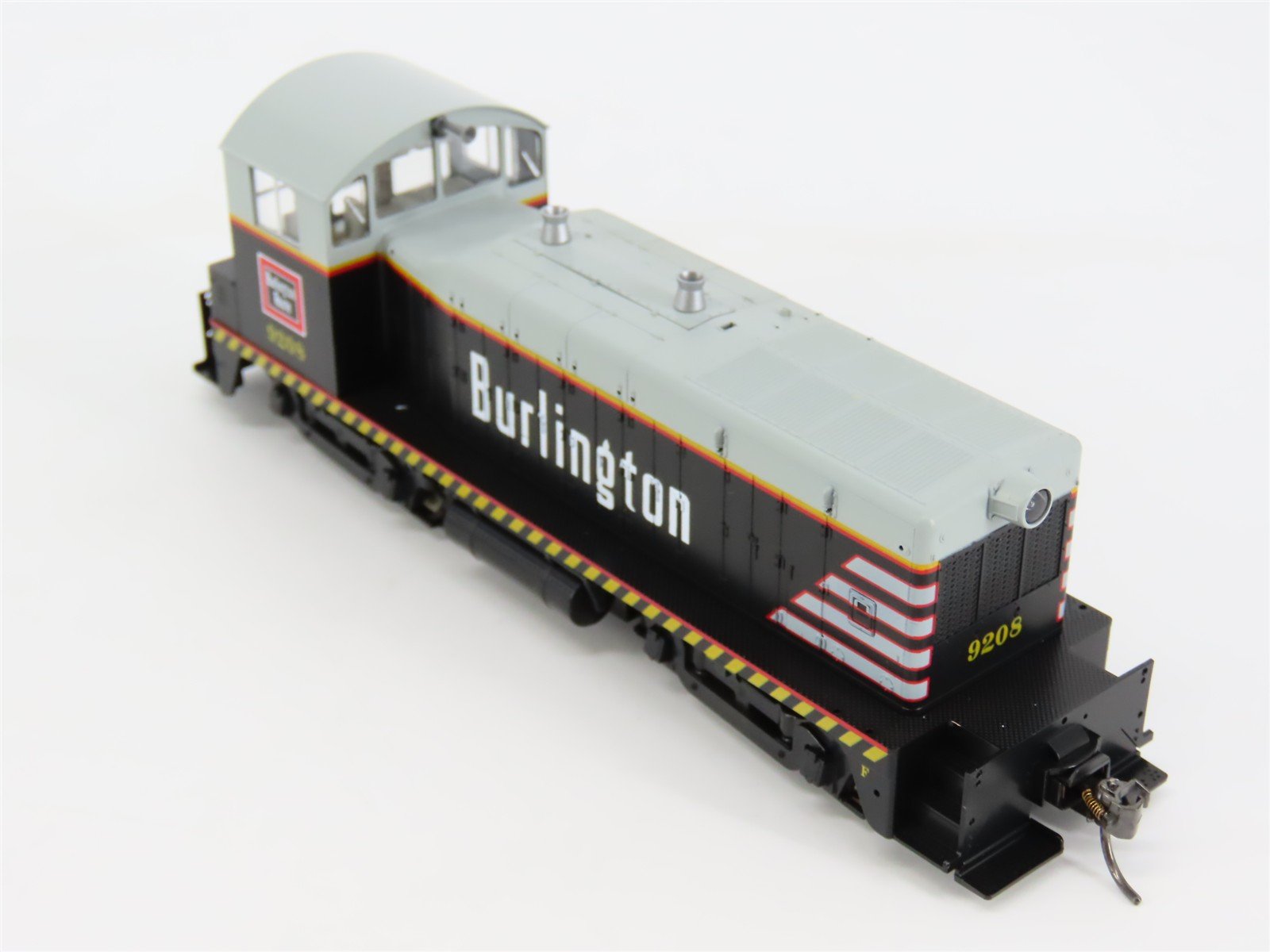 HO Scale KATO 37-10F CB&Q Burlington EMD NW2 Ph. I Diesel Switcher #9208