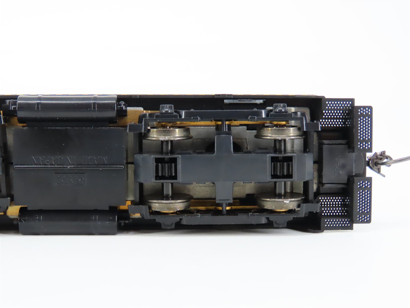 HO Scale KATO 37-10F CB&Q Burlington EMD NW2 Ph. I Diesel Switcher #9208