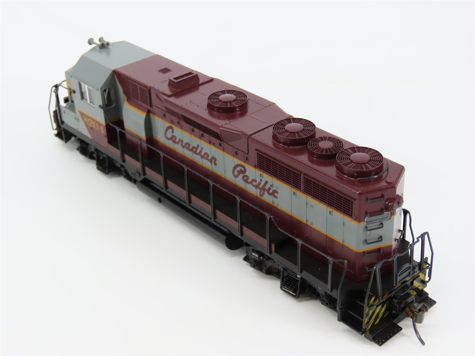 HO Scale KATO 37-023 CP Canadian Pacific EMD GP35 Ph. 1a Diesel Locomotive #8204