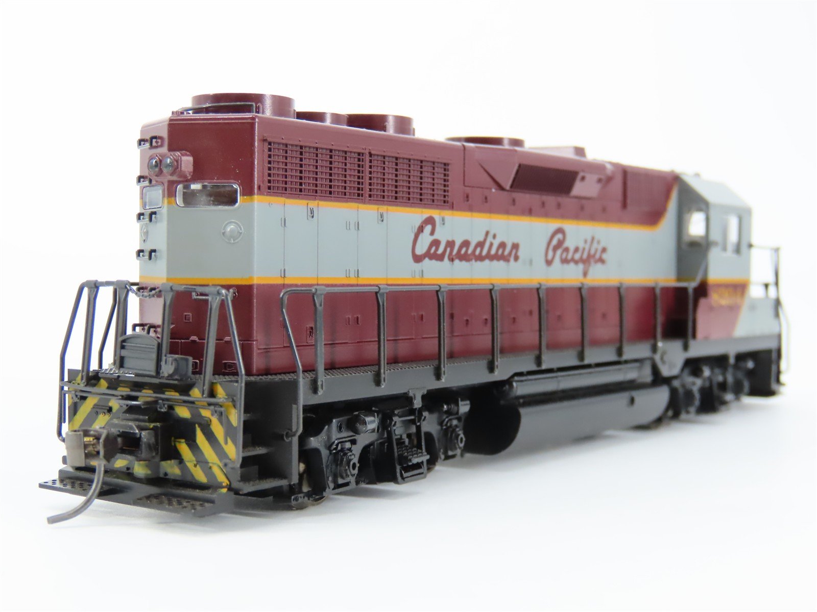 HO Scale KATO 37-023 CP Canadian Pacific EMD GP35 Ph. 1a Diesel Locomotive #8204