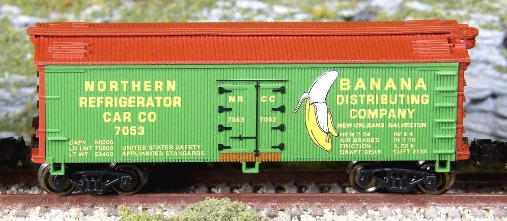 Z Scale FULL THROTTLE FTB9202-1 NRCC Bananas 34' Woodside Reefers Set #1