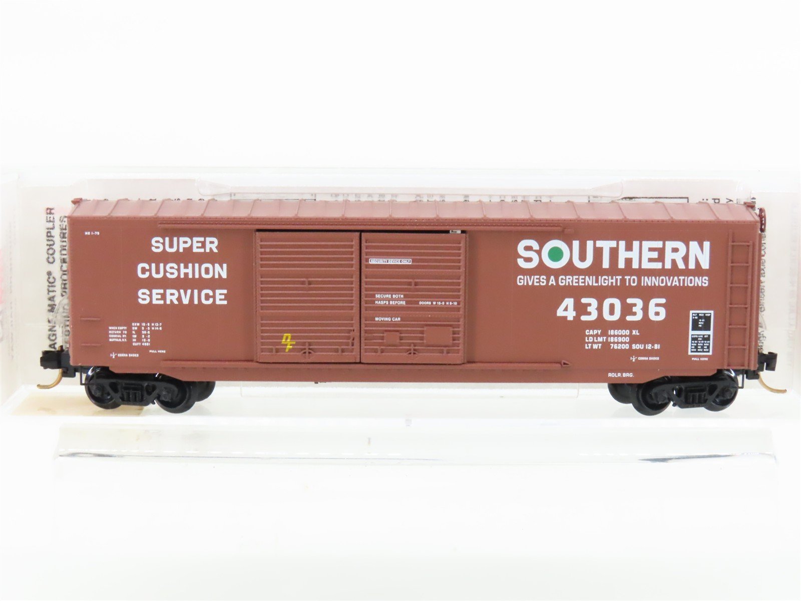 N Scale Micro-Trains MTL 37030 Southern Railway "Green Light" 50' Box Car #43036