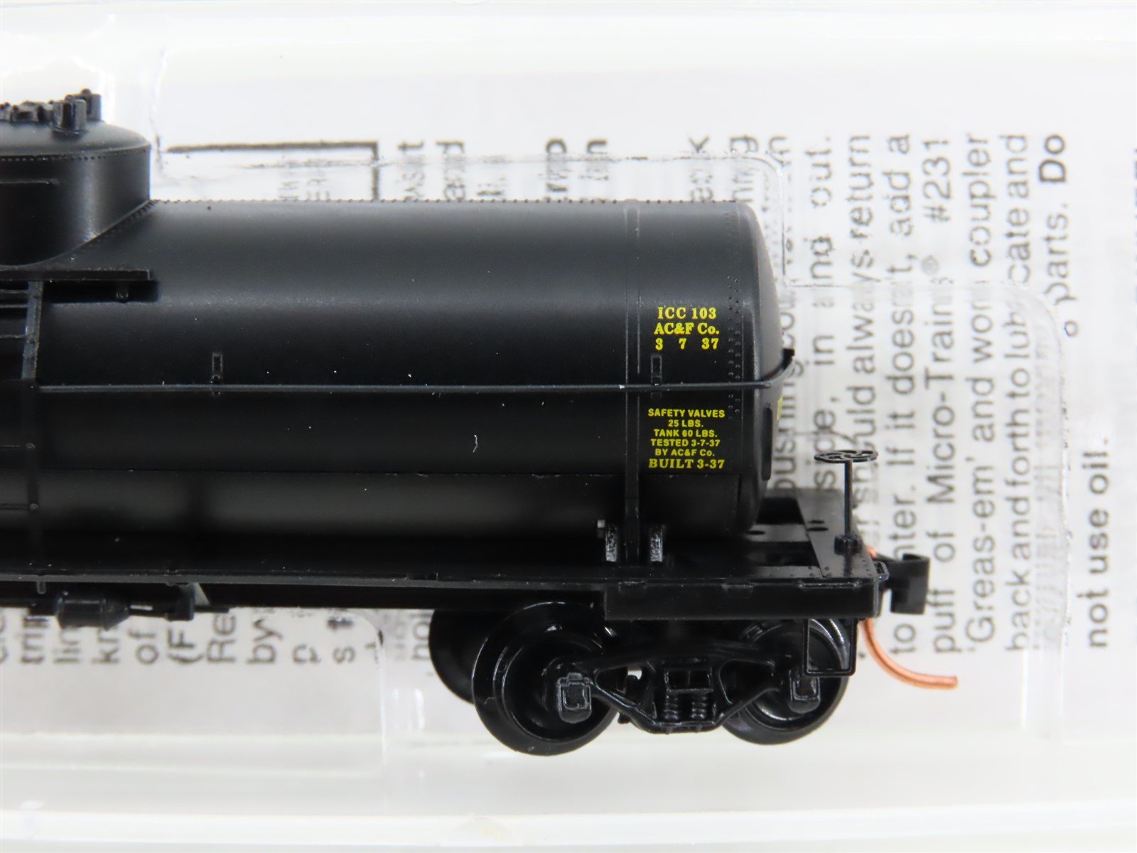 N Scale Micro-Trains MTL 65060 UTLX Union Tank Car Co. Single Dome Tank Car 8533