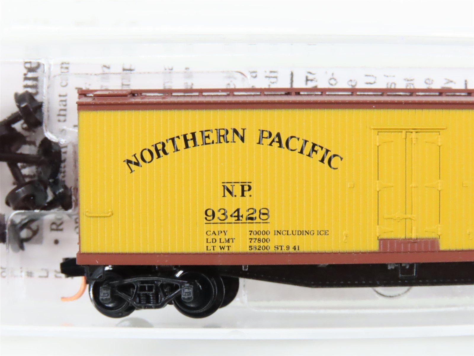 N Scale Micro-Trains MTL 49260 NP Northern Pacific 40' Wood Reefer #93428