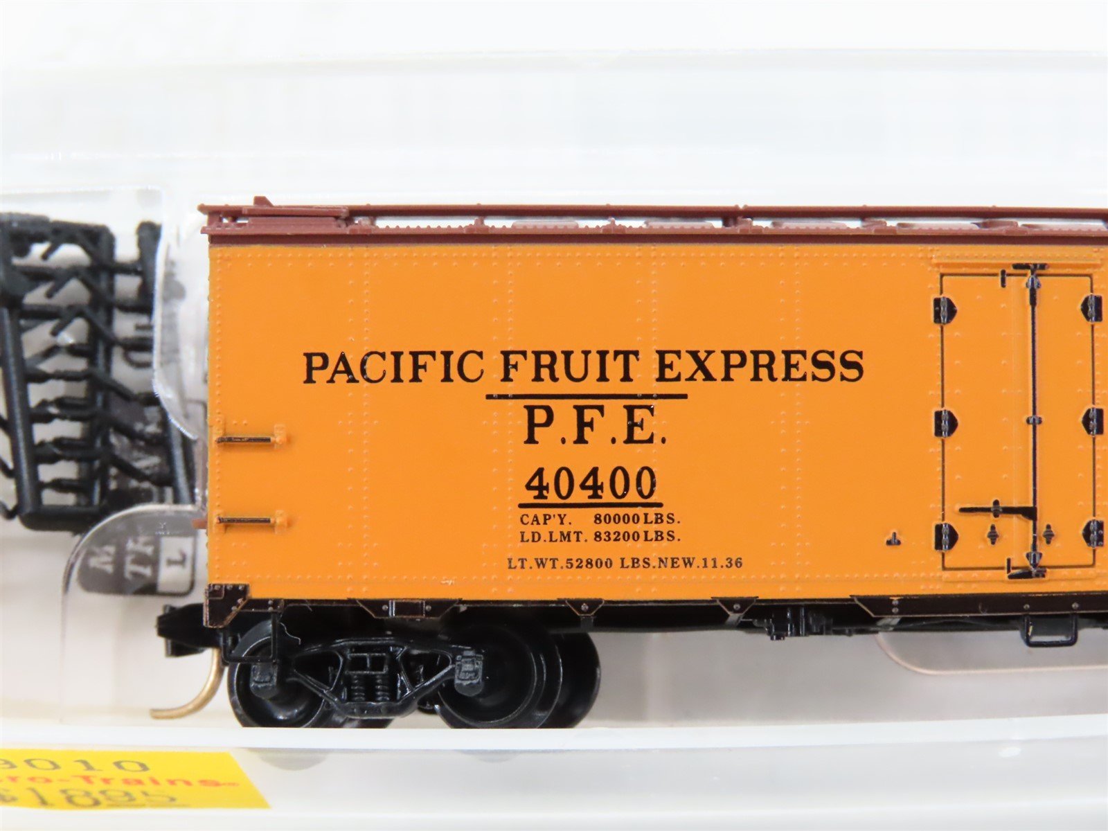 N Scale Micro-Trains MTL 59010 UP SP PFE Pacific Fruit Express 40' Reefer #40400
