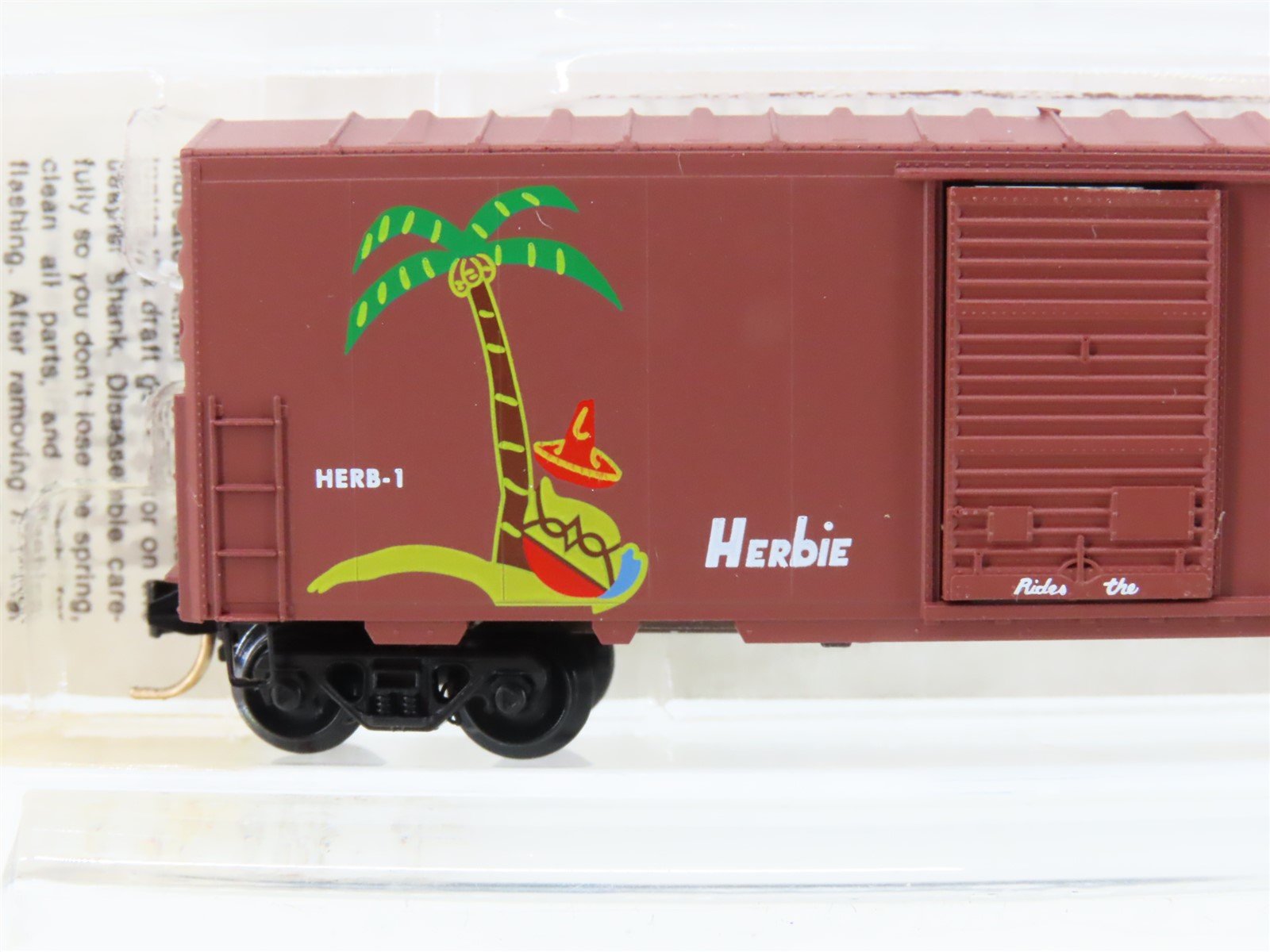 N Scale Micro-Trains MTL 24220 MP Mo-Pac Herbie 40' Single Door Box Car #HERB-1