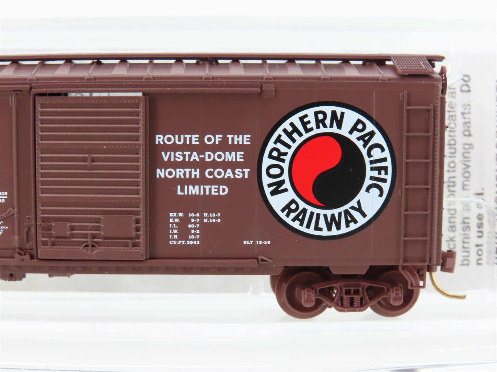 N Scale Micro-Trains MTL 22040 NP Northern Pacific Railway 40' Box Car #8719