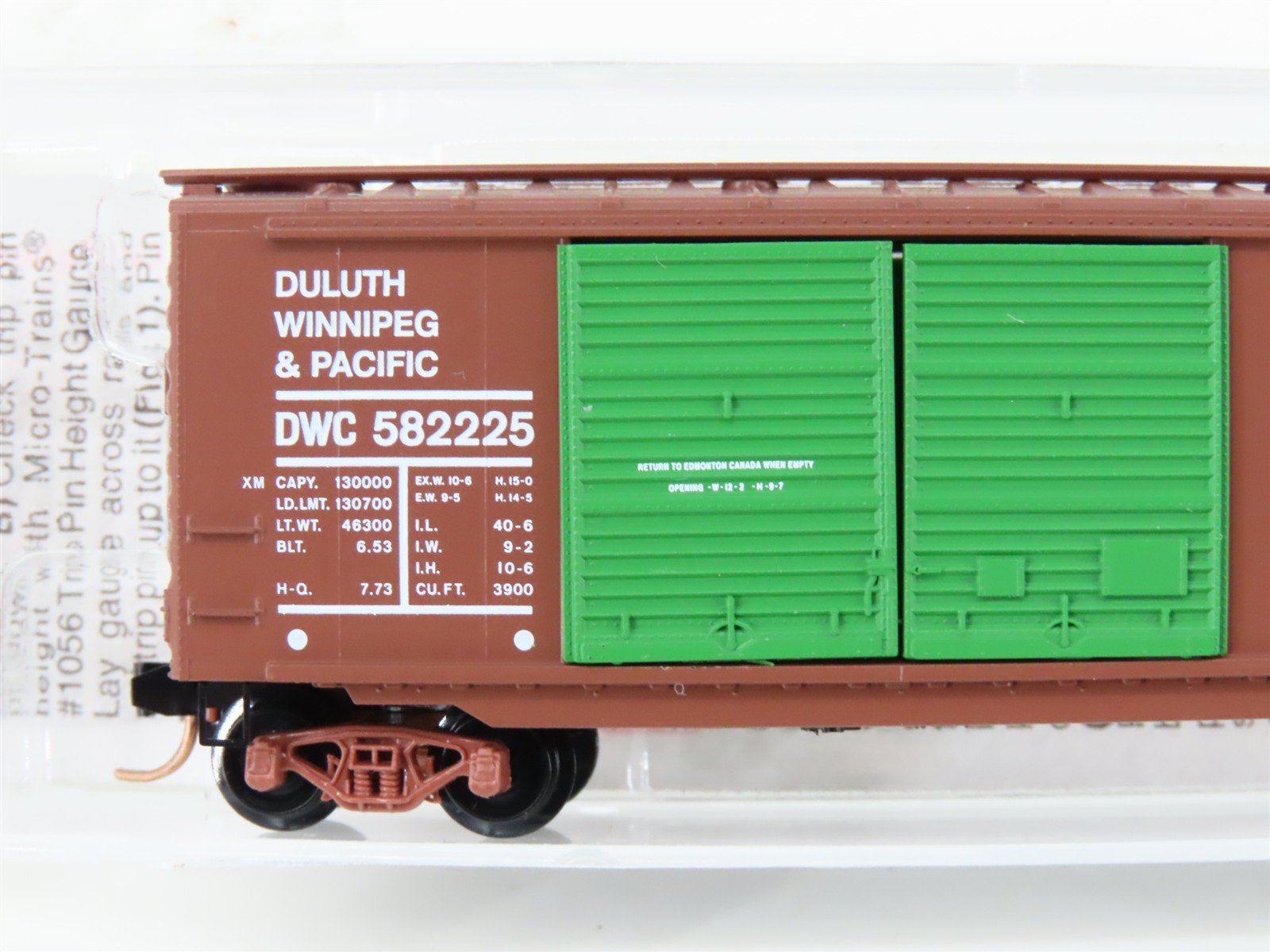 N Scale Micro-Trains MTL 23260 DWC Duluth Winnipeg & Pacific 40' Box Car #582225