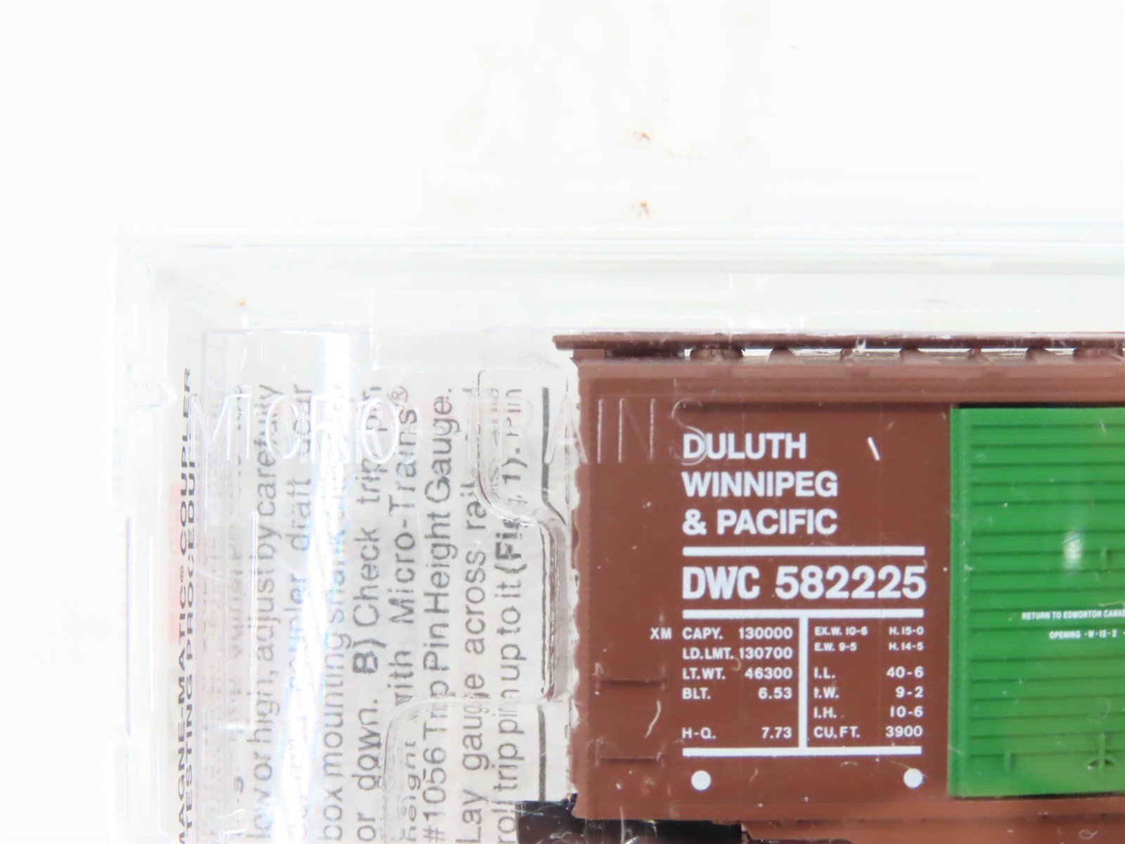 N Scale Micro-Trains MTL 23260 DWC Duluth Winnipeg & Pacific 40' Box Car #582225