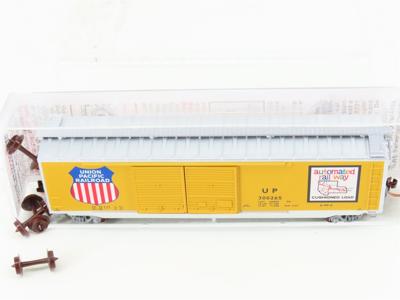 N Micro-Trains MTL 03400090 UP Union Pacific 50' Double Doors Box Car #300265