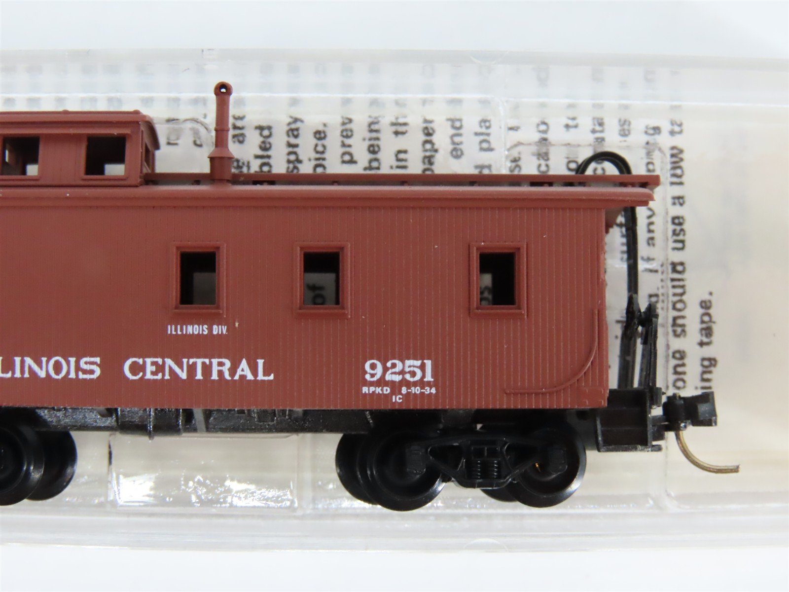N Scale Micro-Trains MTL 50030 IC Illinois Central 34' Cupola Wood Caboose #9251