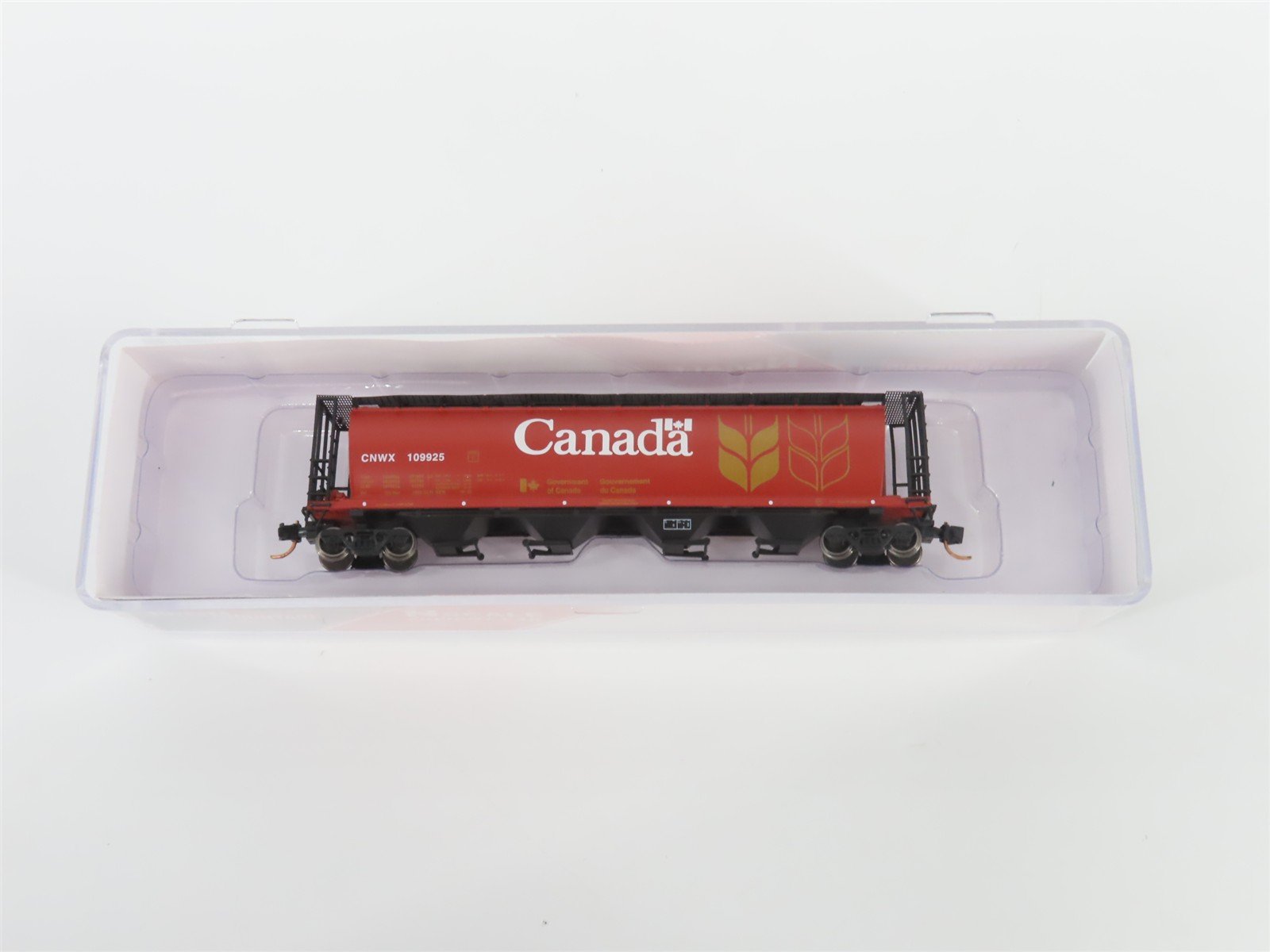 N Scale Intermountain 65101-97 CNWX Cylindrical 4-Bay Covered Hopper #109925