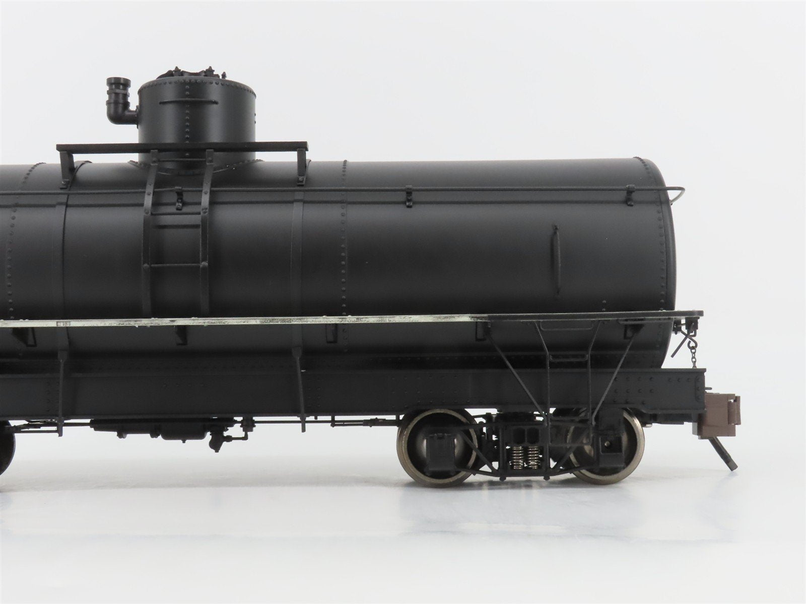 G 1/20.3 Scale Bachmann Spectrum 88197 Unlettered Single Dome Tank Car #88197