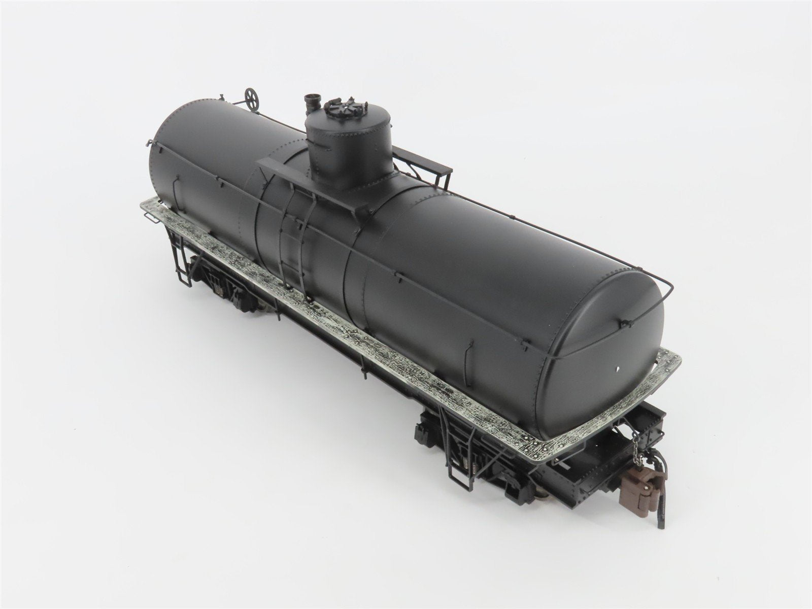 G 1/20.3 Scale Bachmann Spectrum 88197 Unlettered Single Dome Tank Car #88197