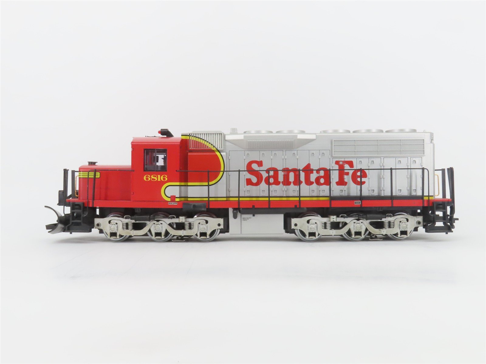 G Scale LGB Queen Mary Series ATSF Santa Fe "Warbonnet" ALCO Diesel #6816
