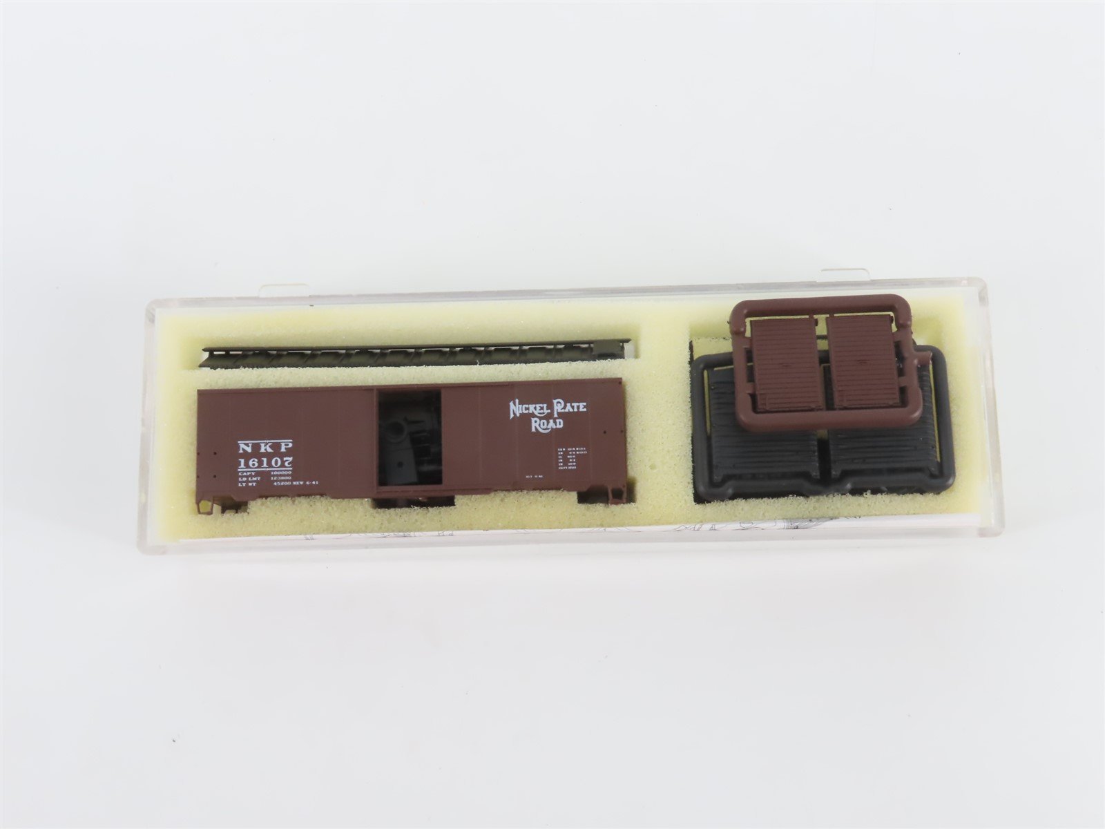 N Scale Intermountain 60727-04 NKP Nickel Plate Road 40' Boxcar #16107 Kit