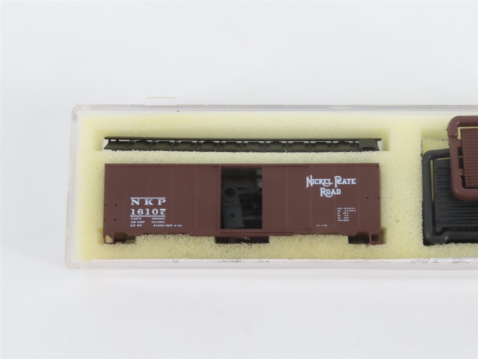 N Scale Intermountain 60727-04 NKP Nickel Plate Road 40' Boxcar #16107 Kit