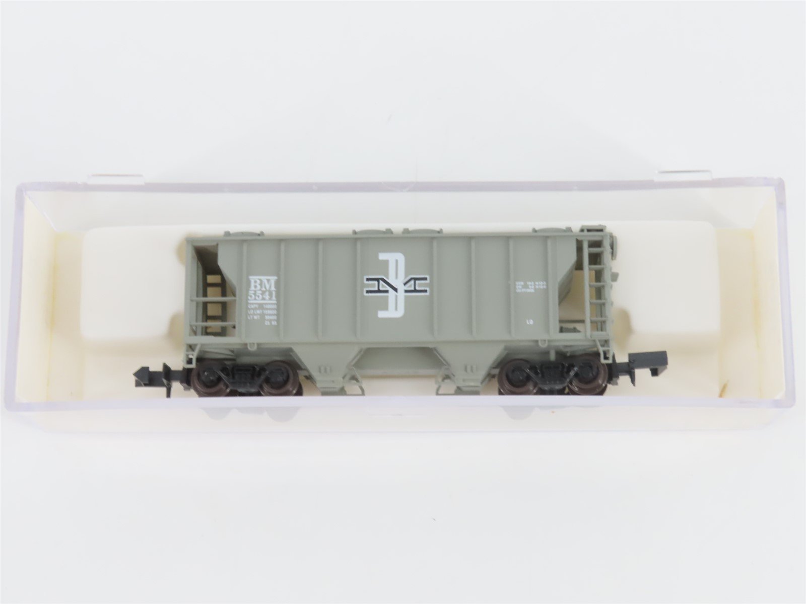 N Scale Atlas 3151 B&M Boston & Maine 2-Bay PS-2 Covered Hopper #5541