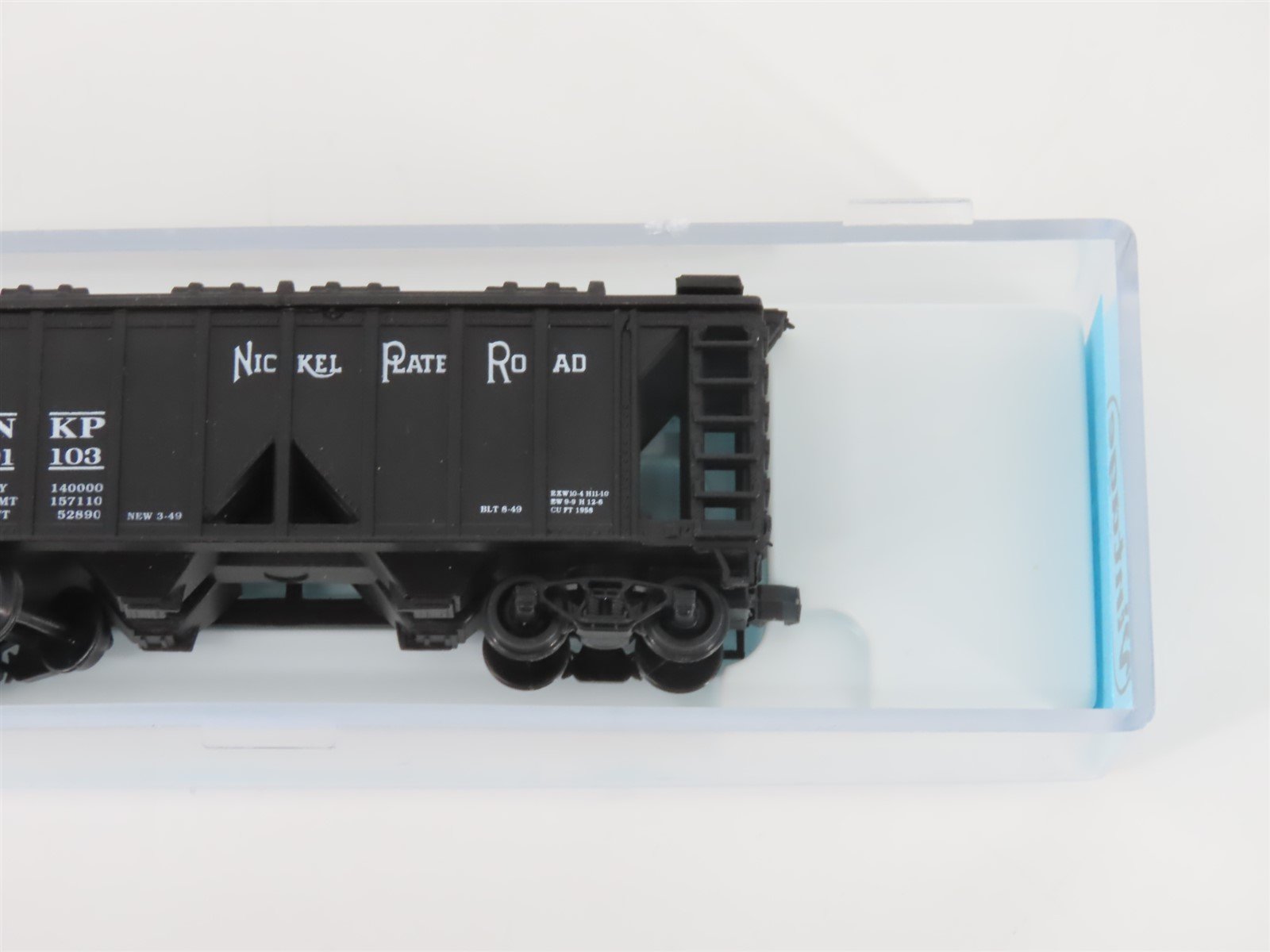 LOT of 4 N Scale Deluxe NKP Nickel Plate Road 2-Bay Covered Hopper Cars