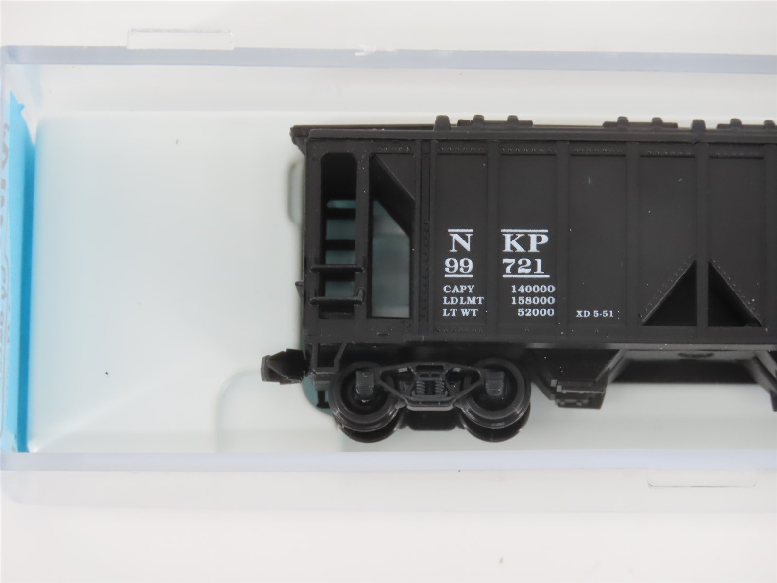 LOT of 4 N Scale Deluxe NKP Nickel Plate Road 2-Bay Covered Hopper Cars