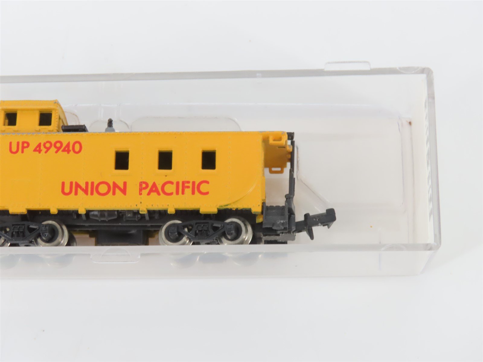 LOT of 4 N Scale Life-Like UP/GN/Shell Caboose, Tankcar, and Boxcars
