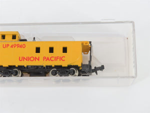 LOT of 4 N Scale Life-Like UP/GN/Shell Caboose, Tankcar, and Boxcars