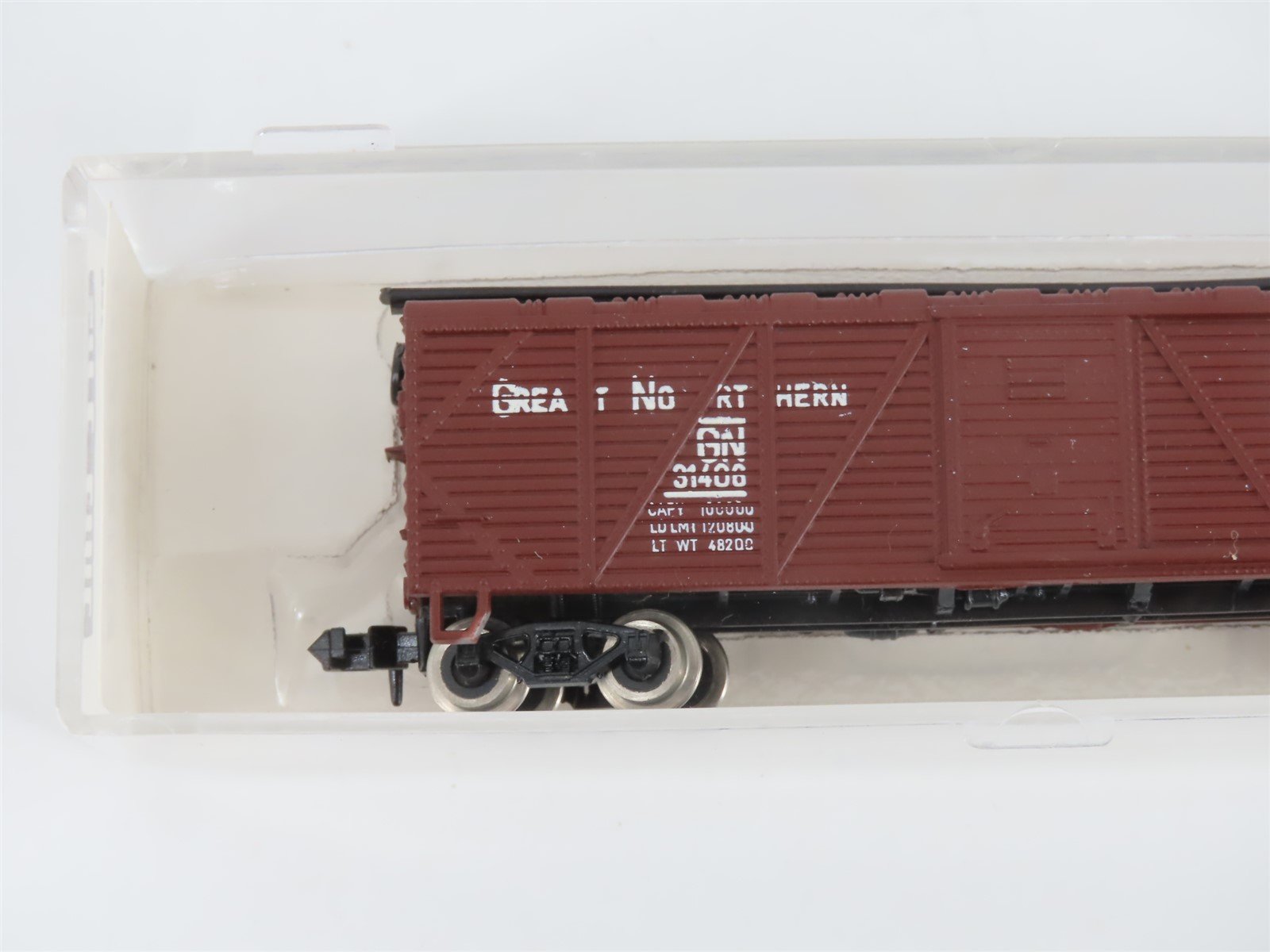 LOT of 4 N Scale Life-Like UP/GN/Shell Caboose, Tankcar, and Boxcars