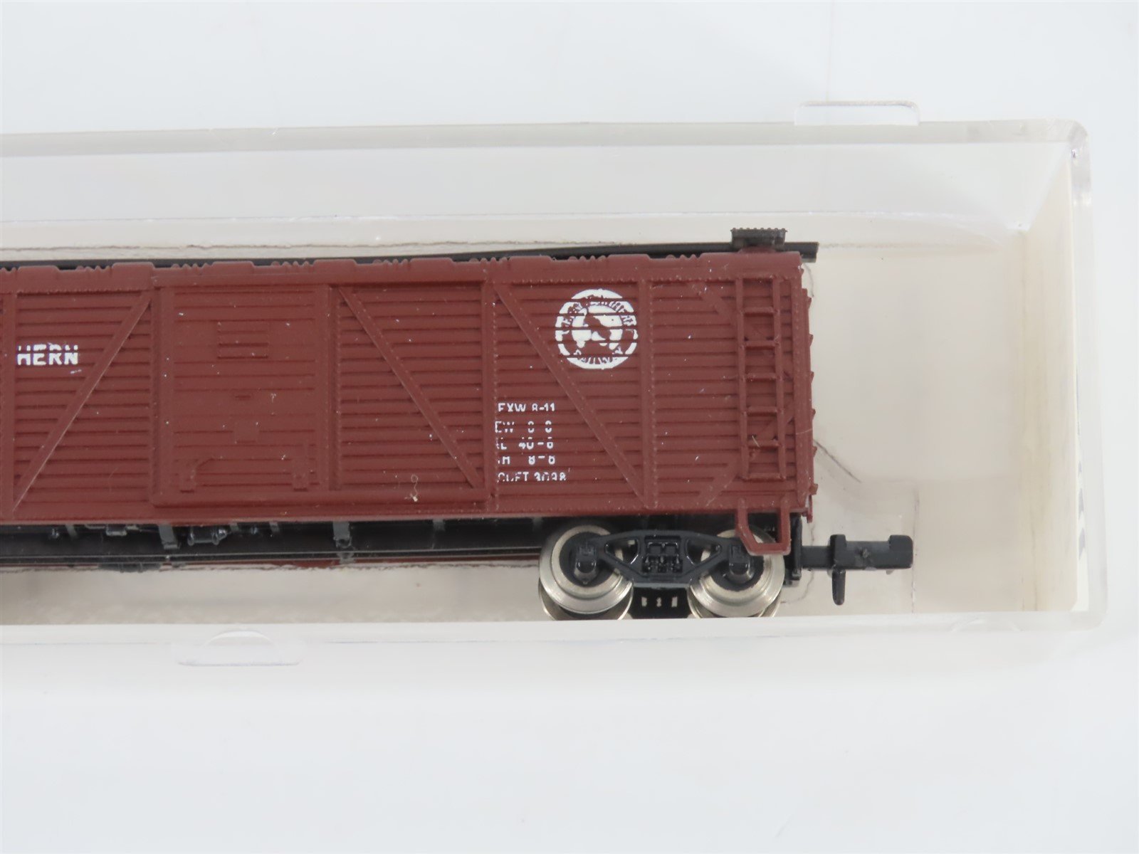 LOT of 4 N Scale Life-Like UP/GN/Shell Caboose, Tankcar, and Boxcars