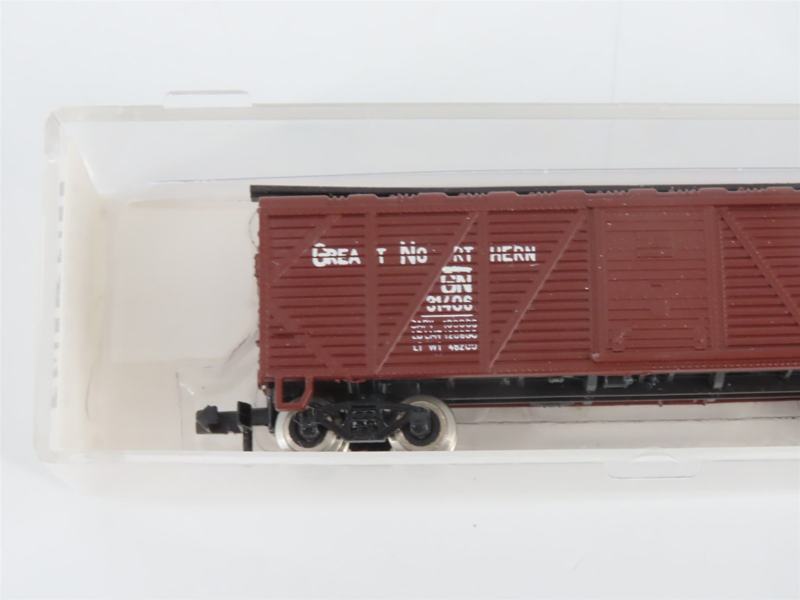 LOT of 4 N Scale Life-Like UP/GN/Shell Caboose, Tankcar, and Boxcars